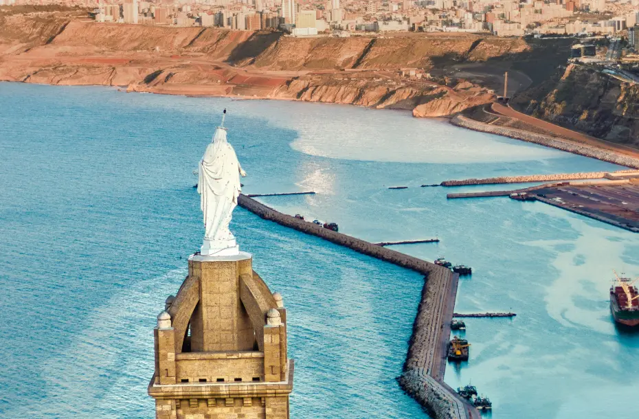 Vue du port d'Oran en Algérie