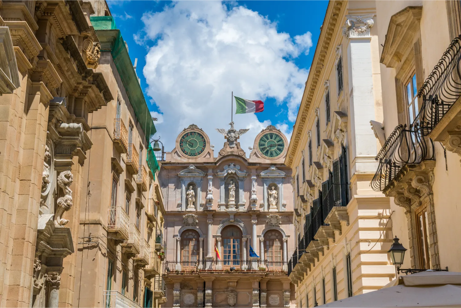 Le Palazzo Senatorio dans la vieille ville de Trapani