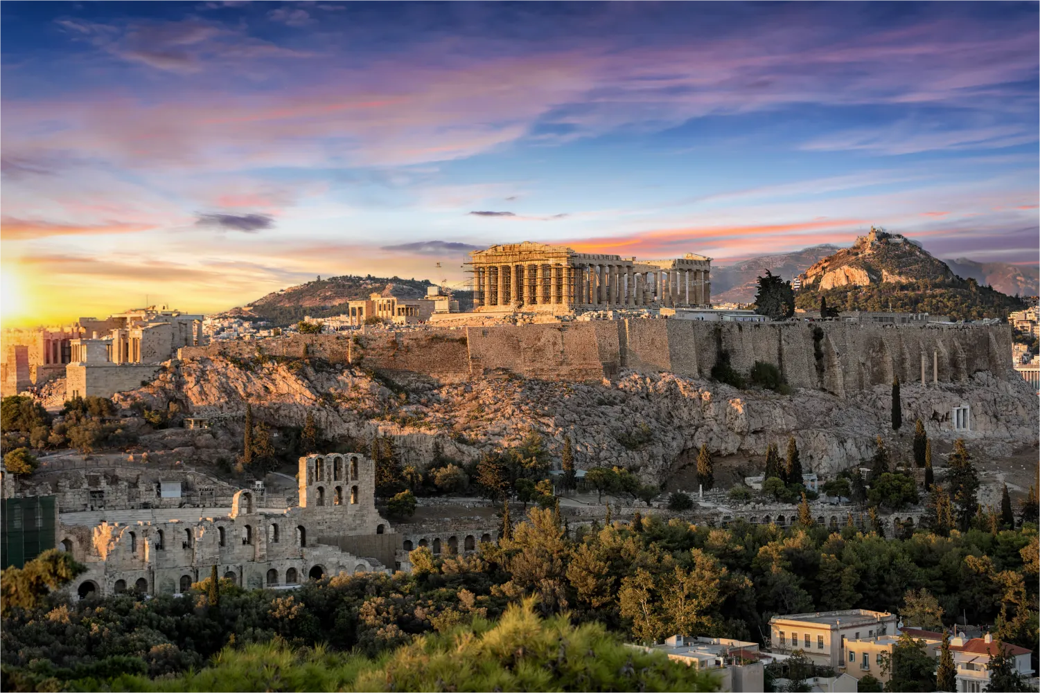 Vue de l'éblouissante Acropole d'Athènes et de ses environs