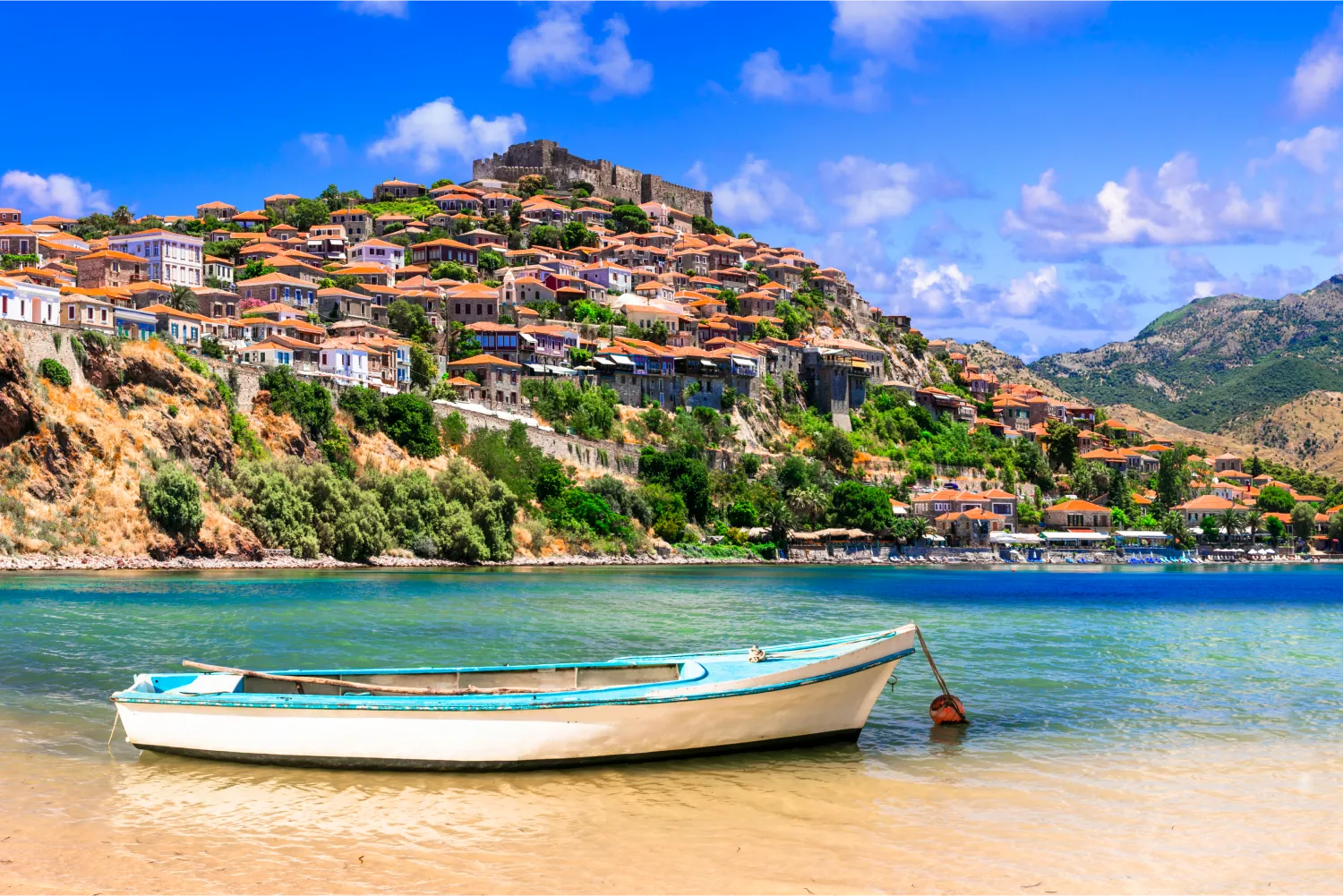 Forteresse surplombant la ville et sa magnifique baie à Lesvos