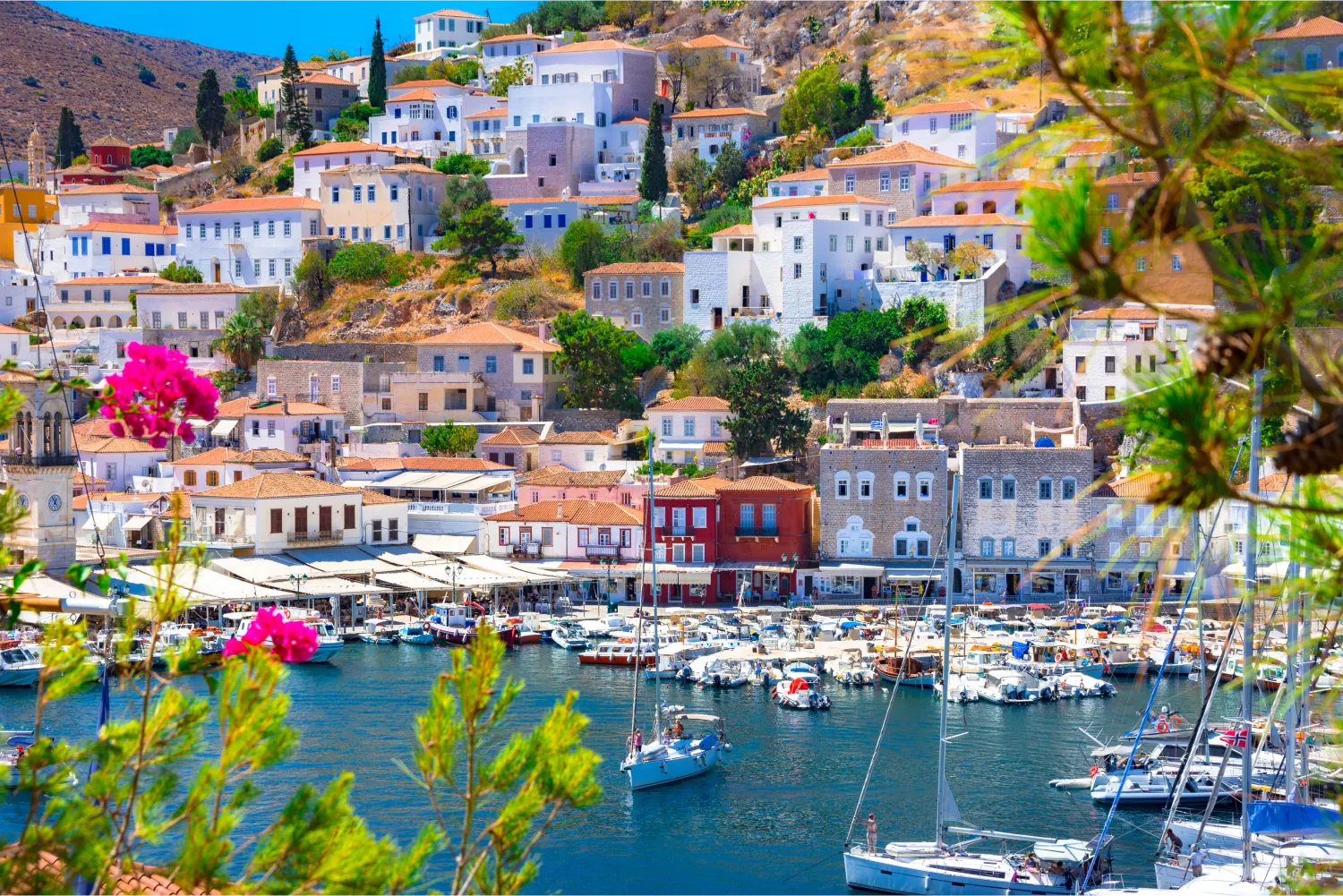 Vue de l'étonnant village d'Hydra à côté du port